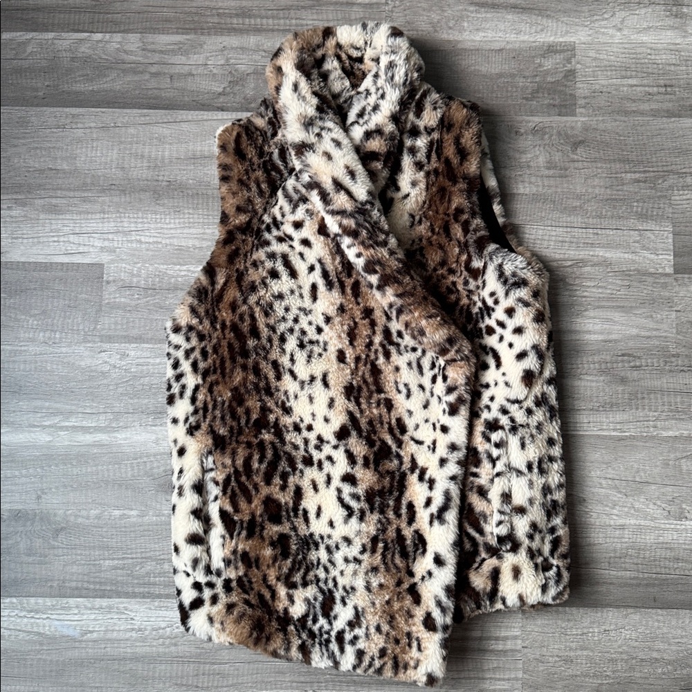 Jack by BB Dakota Leopard Print Faux Fur Vest